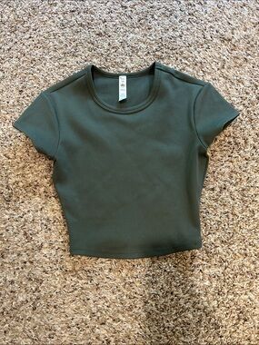 ALO Yoga Olive Green Ribbed Crop Tee